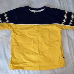 Short black yellow t-shirt